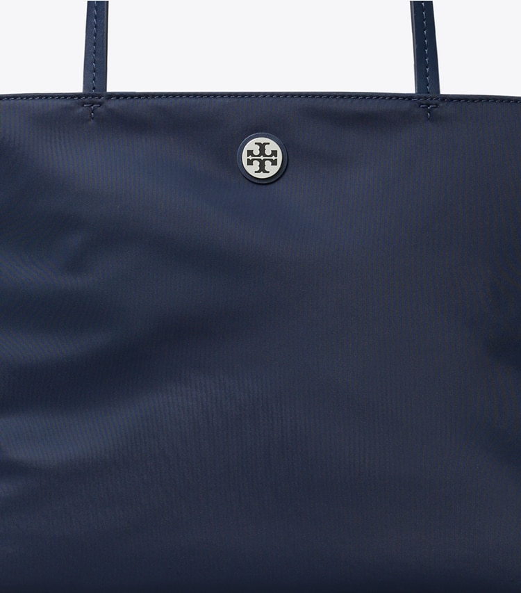 Tory Burch designer トートバッグ ナイロン スモール トートバッグ in Tory Navy ディテール
