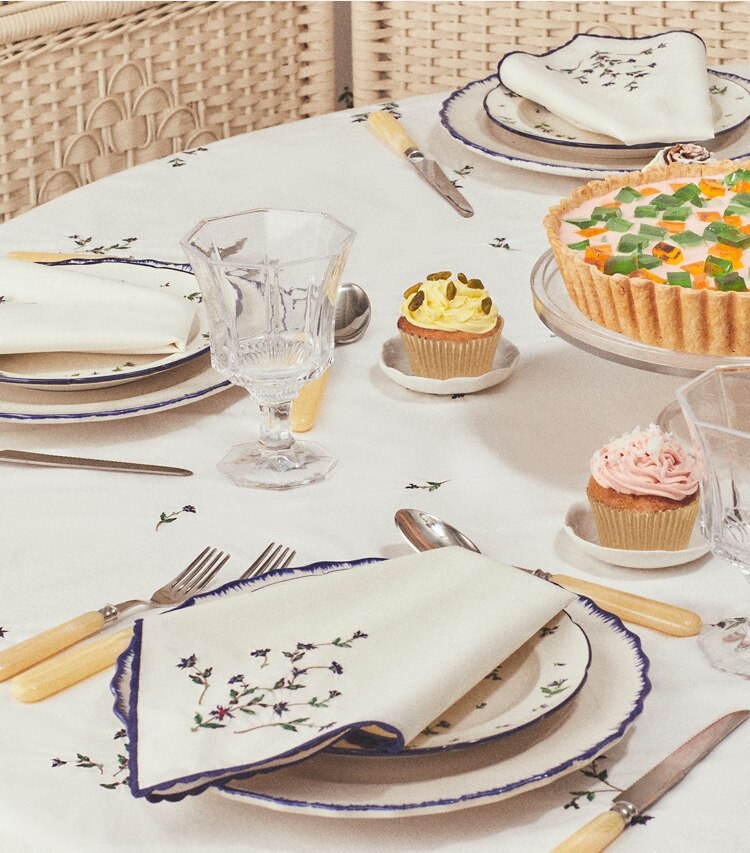 Tory Burch designer tabletop & drinkware Oiseau Dinner Plate, Set Of 2 in White/Blue editorial