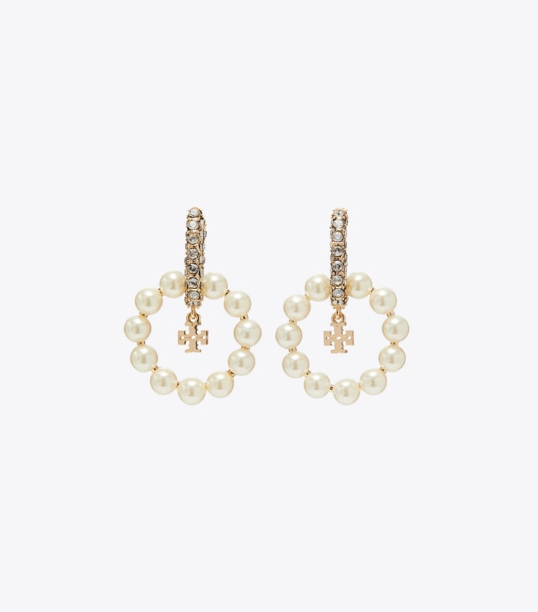 Tory Burch designer orecchini Orecchini a cerchio con perla Moondance in Pearl dettaglio
