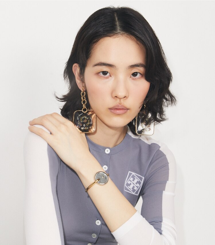 Tory Burch designer orologi da polso Orologio bracciale Pierced piccolo in MIRROR SILVER/TWO-TONE accessory on model