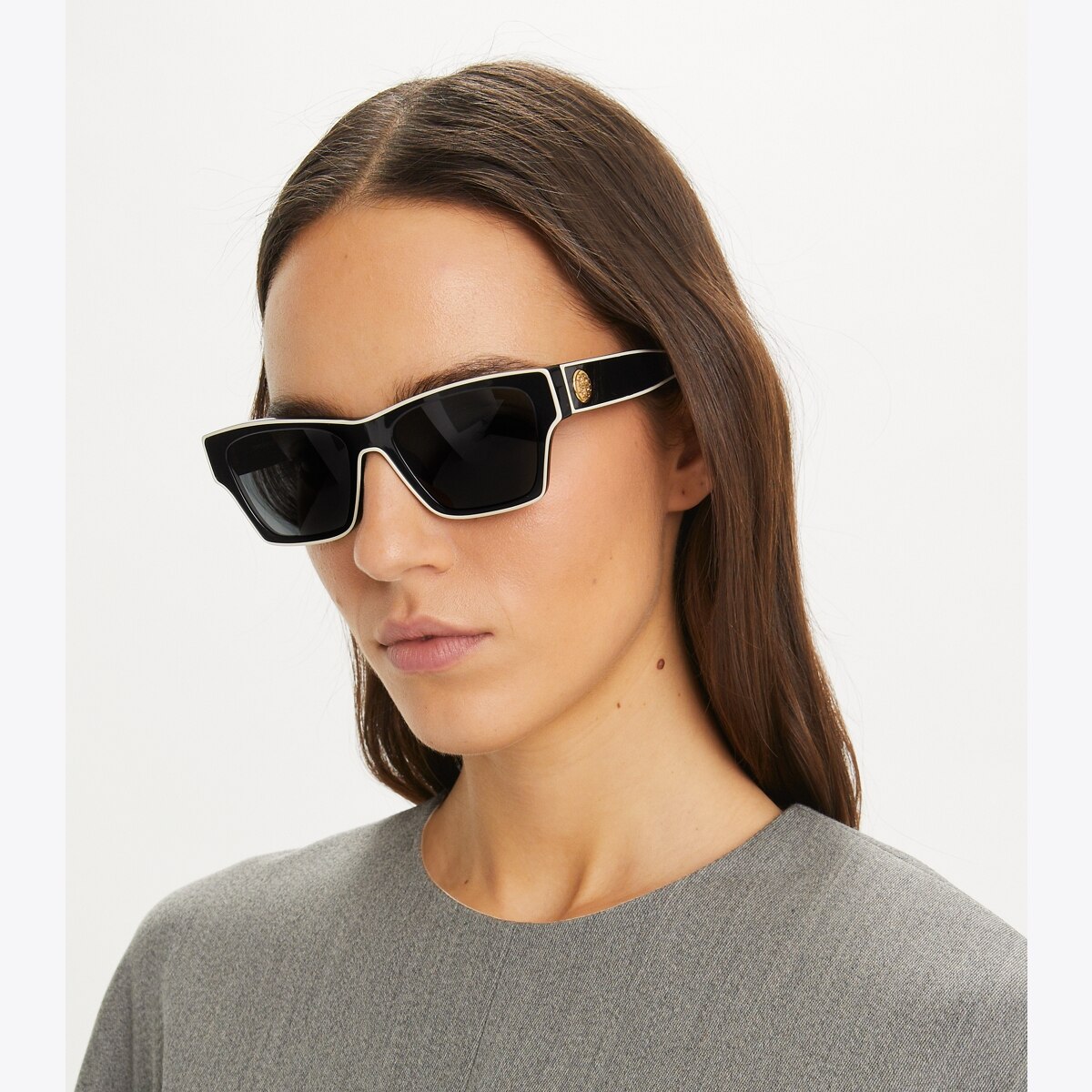 Tory Burch Black Oversized Rectangle Sunglasses with Orange Logo Case Tory Burch Chunky Geometric Rectangle – Eyedictive main image 2