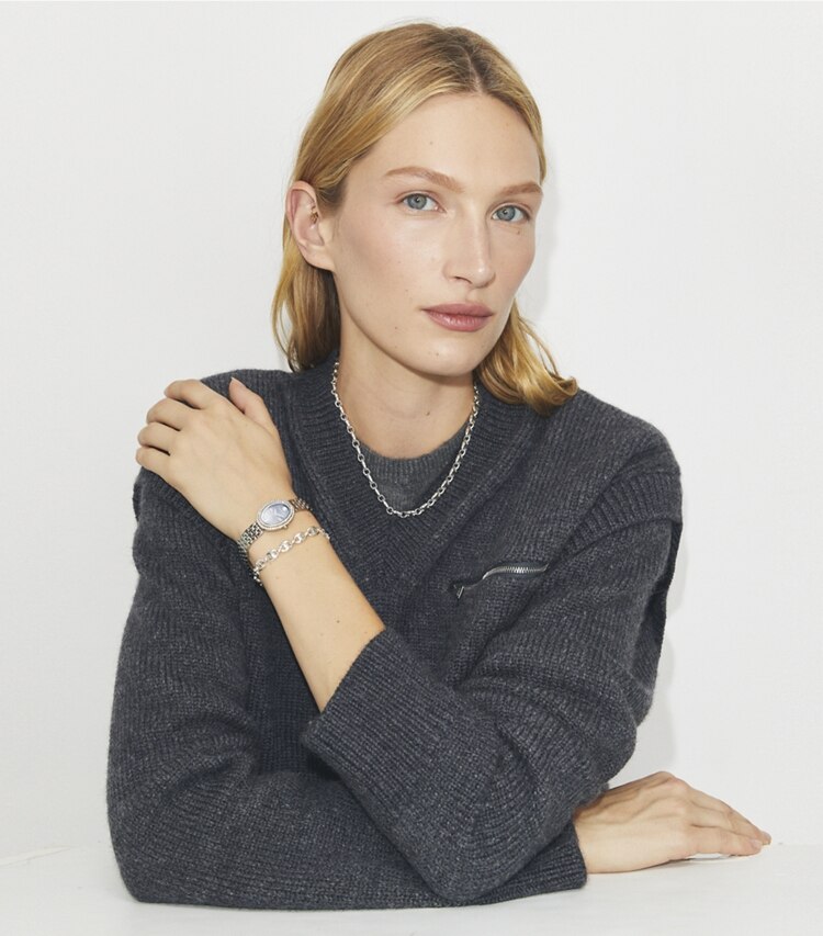 Tory Burch designer armbanduhren Ovale Armbanduhr in BLUE/STONES/SILVER accessory on model