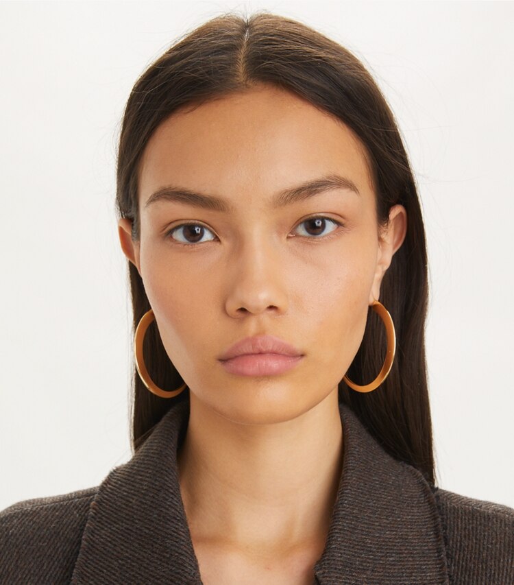 Tory Burch designer earrings Oversized Essential Hoop in Tory Gold accessory on model