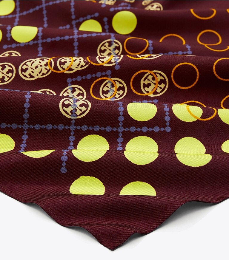 Tory Burch diseñador bufandas Pañoleta con monograma en T de lunares en Dot Stamped T Monogram Burgundy detalle