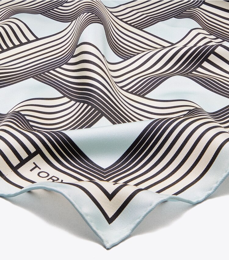 Tory Burch diseñador bufandas Pañoleta de rayas graduales en Gradual Stripe Blue detalle