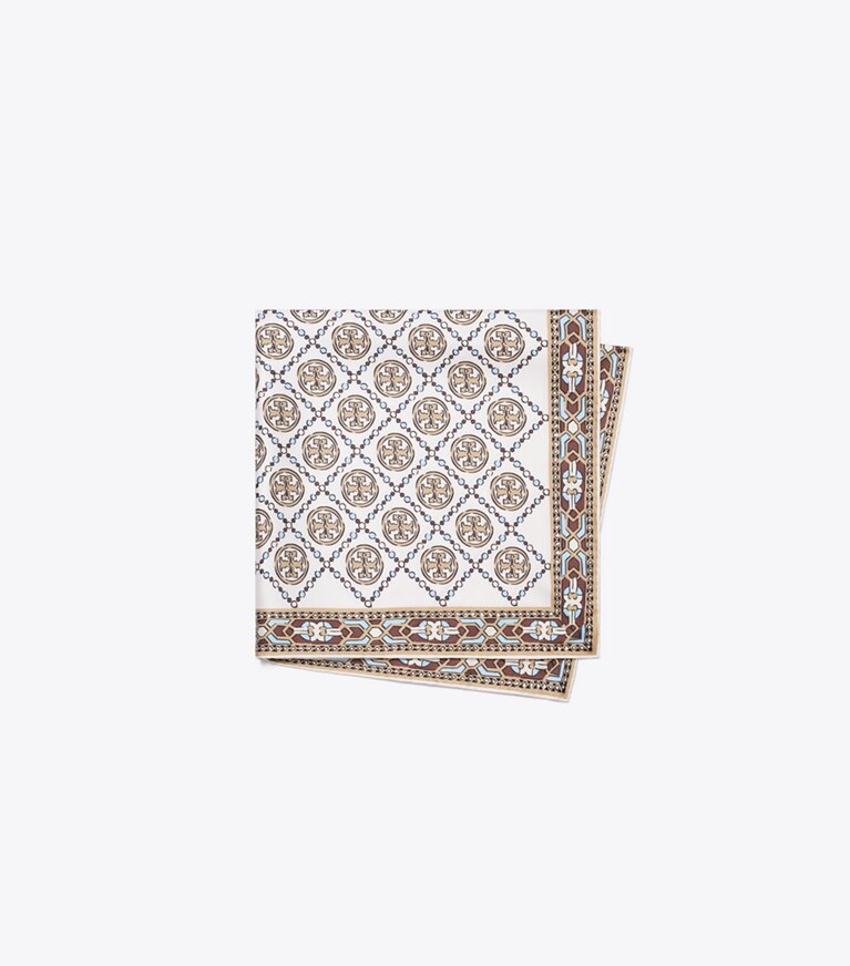 Tory Burch diseñador bufandas Pañoleta Deco con monograma T en Ivory Deco T Monogram plegado