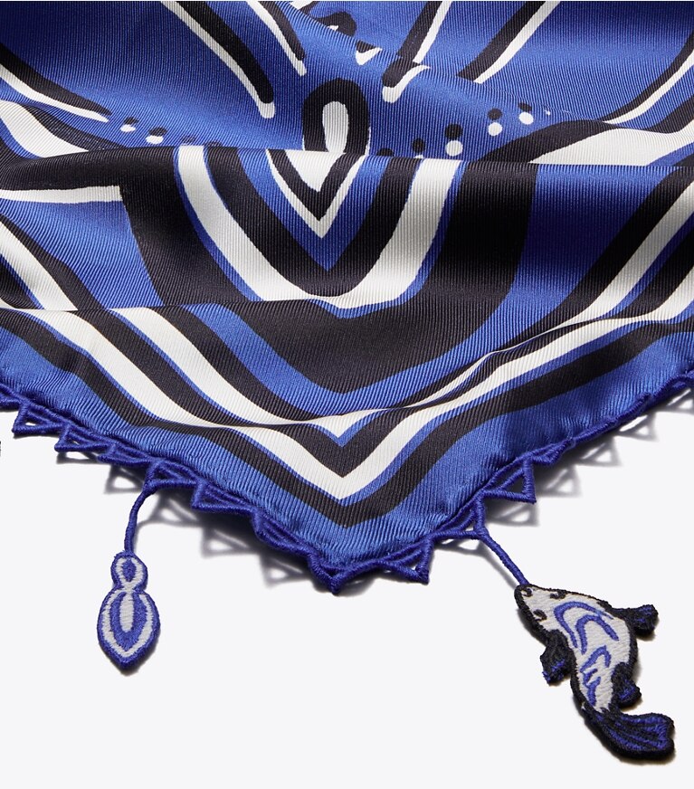 Tory Burch diseñador bufandas Pañuelo cuadrado de seda con diseño de pescados en Fish Blue detalle