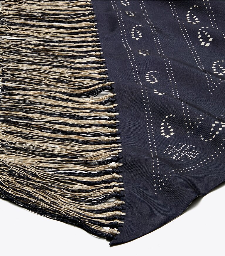 Tory Burch diseñador bufandas Pañuelo triangular de seda en Navy detalle