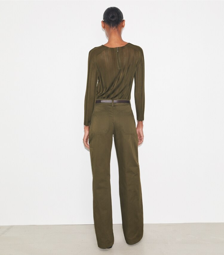Tory Burch diseñador prendas inferiores Pantalón cargo de algodón en Olive Pesto parte posterior en modelo