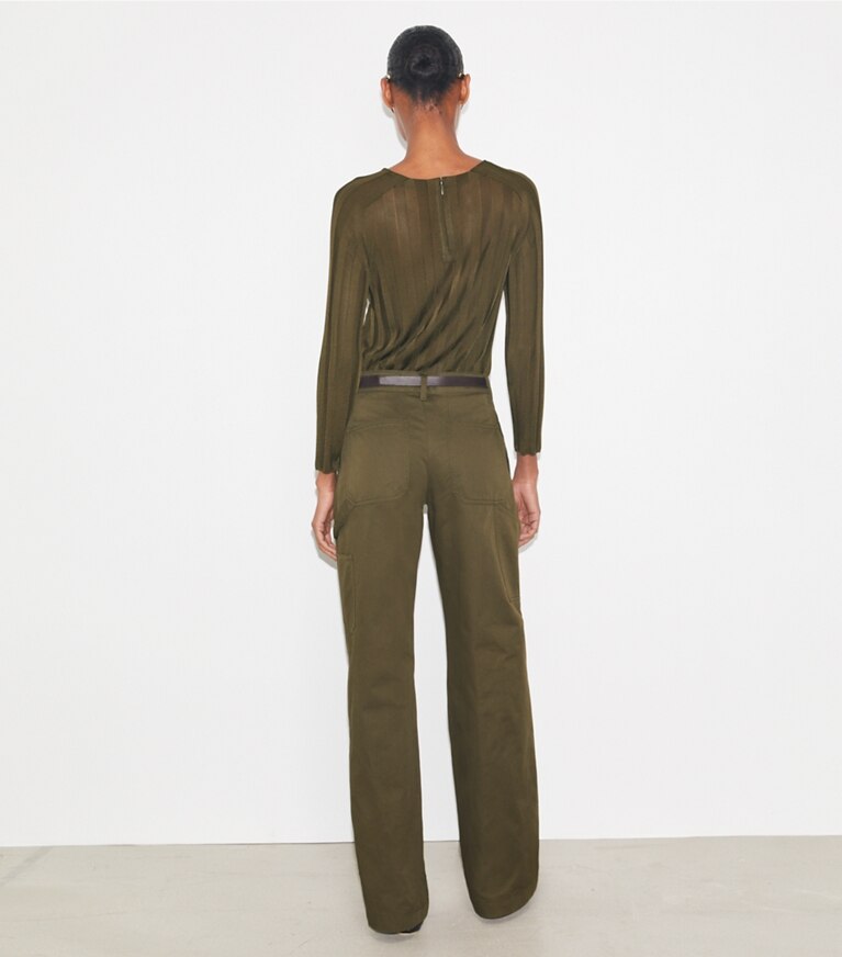 Tory Burch diseñador prendas inferiores Pantalón cargo de algodón en Olive Pesto parte posterior en modelo