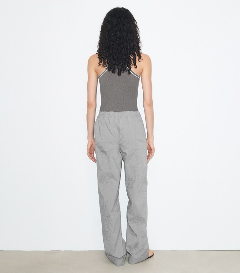 Tory Burch diseñador prendas inferiores Pantalón de algodón de pierna ancha en Gray parte posterior en modelo
