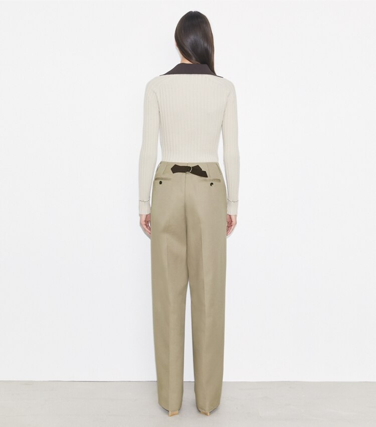 Tory Burch diseñador prendas inferiores Pantalón de algodón desgastado en Taupe Gray parte posterior en modelo