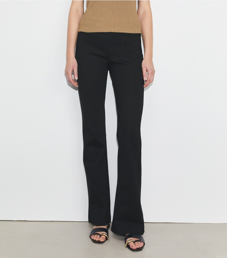Tory Burch diseñador prendas inferiores Pantalón de compresión acampanado en Black detalle en modelo