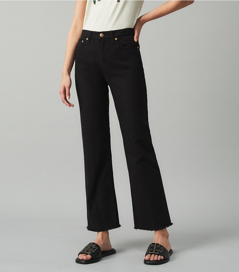 Tory Burch diseñador prendas inferiores Pantalón de denim boot-cut en Black detalle en modelo