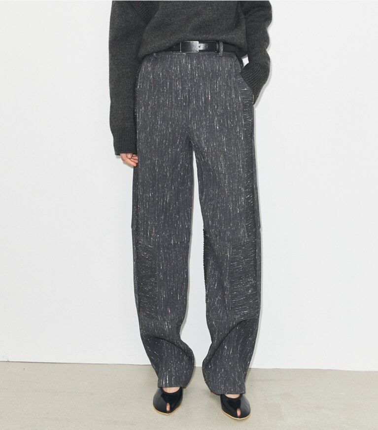 Tory Burch diseñador prendas inferiores Pantalón de lana de pierna ancha en Charcoal/White detalle en modelo