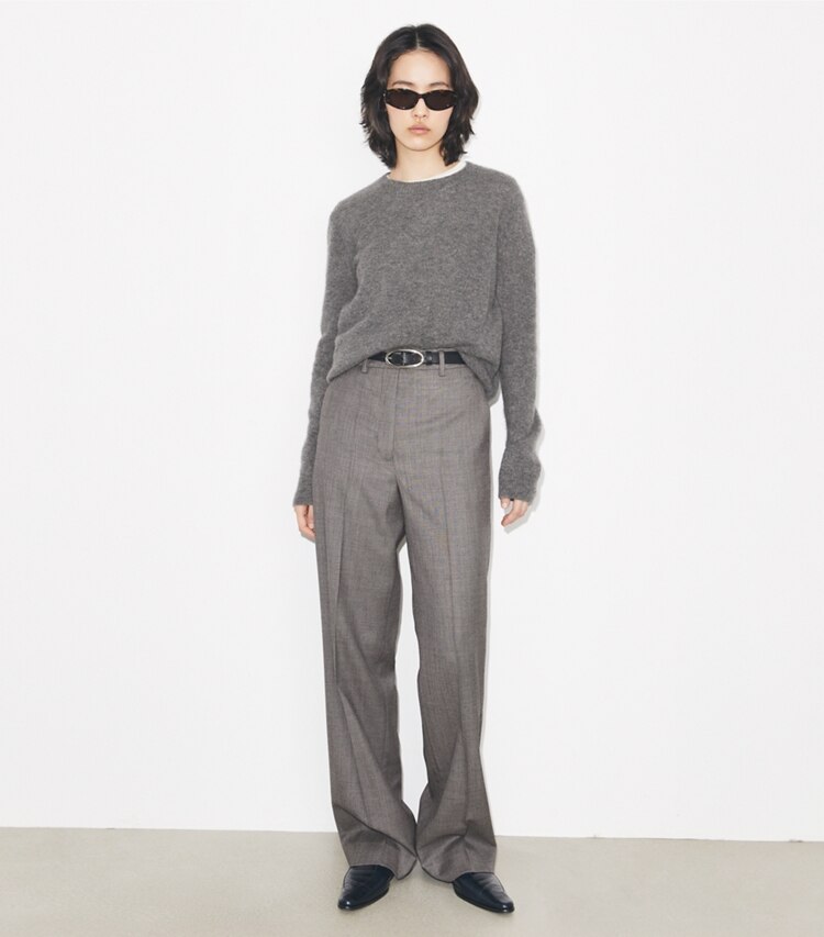 Tory Burch diseñador prendas inferiores Pantalón de lana en Black / Gray frente en modelo