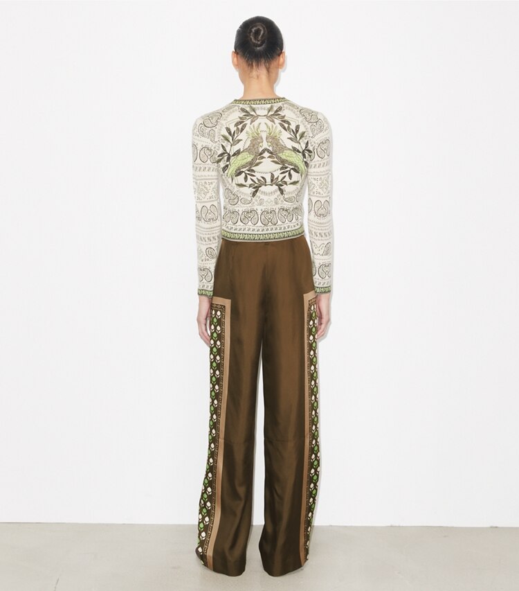Tory Burch diseñador prendas inferiores Pantalón de satén en Chocolate Pomegranate parte posterior en modelo