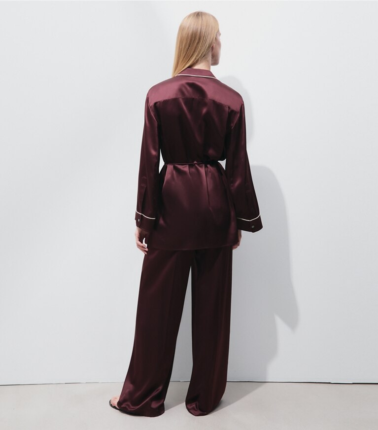 Tory Burch diseñador prendas de abajo Pantalón de seda de corte relajado en Mahogany parte posterior en modelo