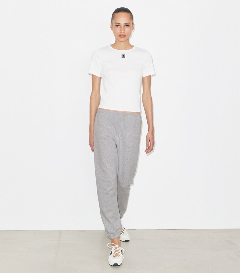 Tory Burch diseñador prendas inferiores Pantalón deportivo de felpa francesa en Medium Heather Gray frente en modelo