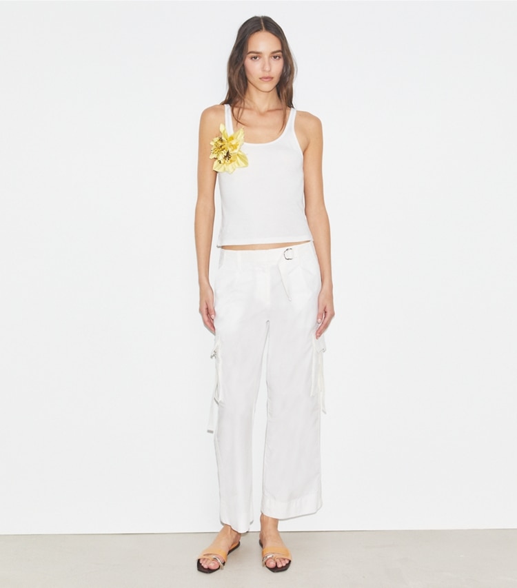 Tory Burch designer bas Pantalon cargo en coton in Optic White sur mannequin, devant