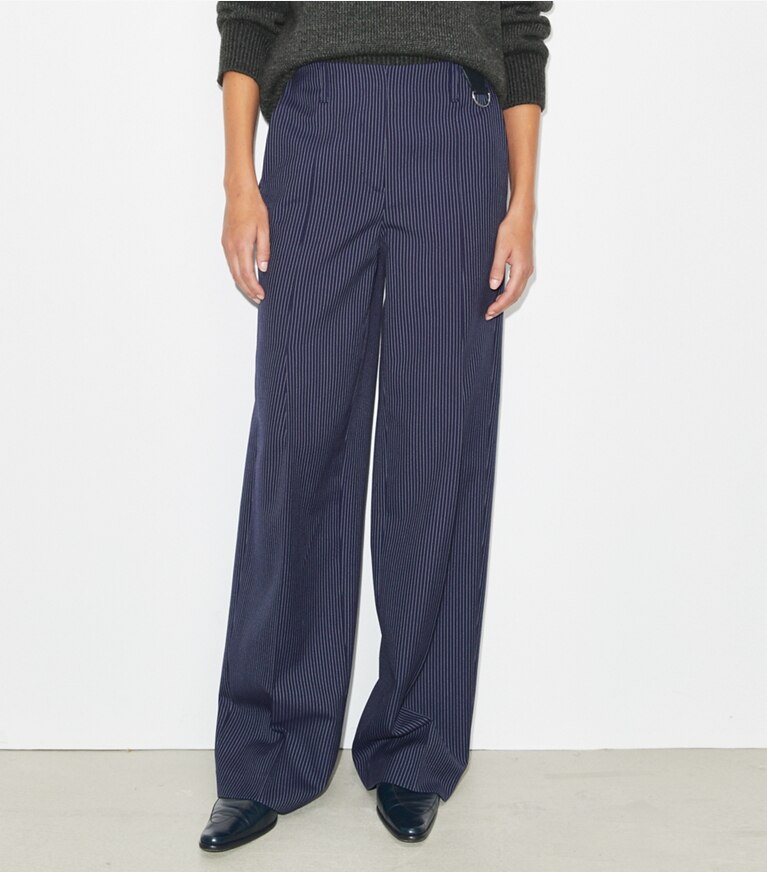 Tory Burch designer bas Pantalon crêpe dans Tory Navy / White détail sur modèle