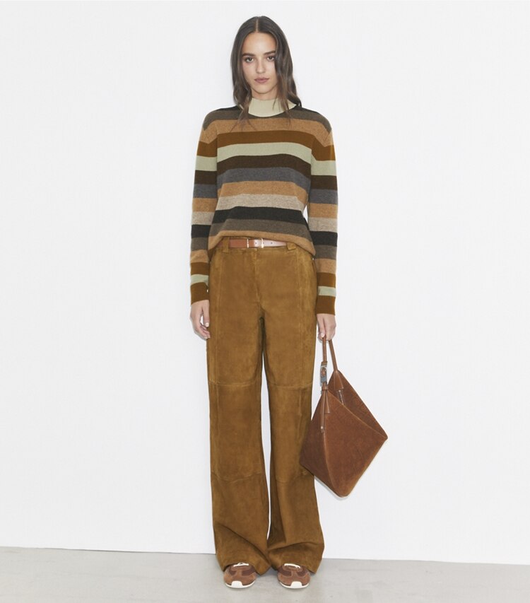 Tory Burch designer bas Pantalon décontracté en daim in Hazelnut Suede sur mannequin, devant