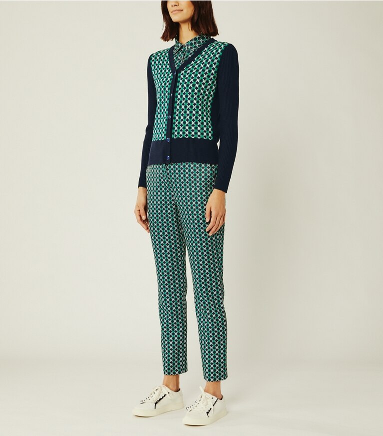 Tory Sport designer bas Pantalon de golf en sergé technique imprimé dans Tory Navy Locking Rings Small sur modèle, de face