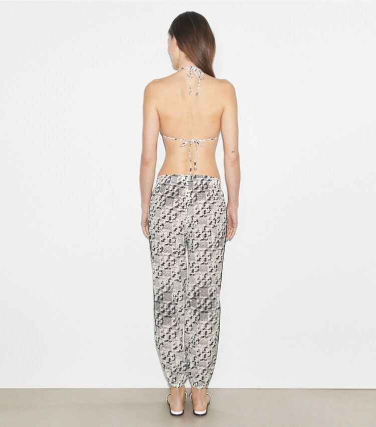 Tory Burch designer paréos Pantalon de plage en soie in New Ivory Distressed Pixelated Logo on model back