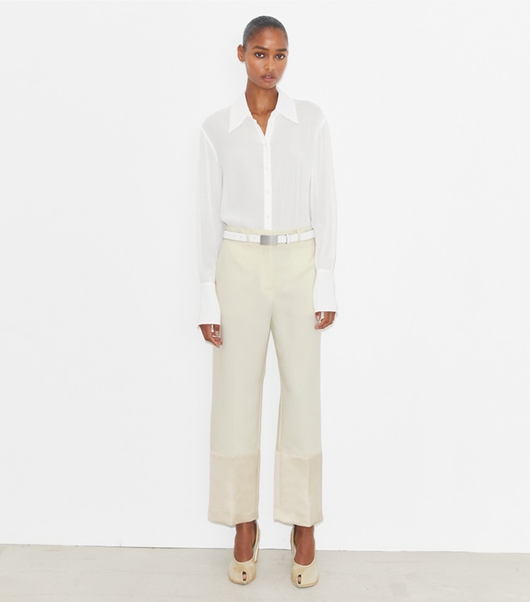 Tory Burch designer bas Pantalon en crêpe coupe 7/8 dans French Cream sur modèle, de face