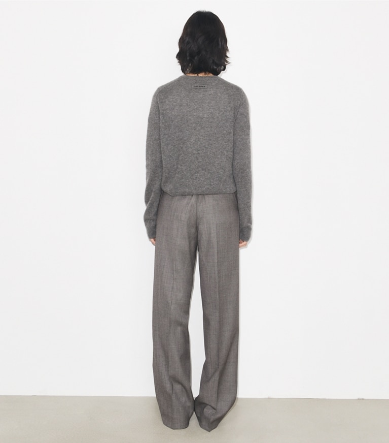 Tory Burch designer bas Pantalon en laine in Black / Gray on model back