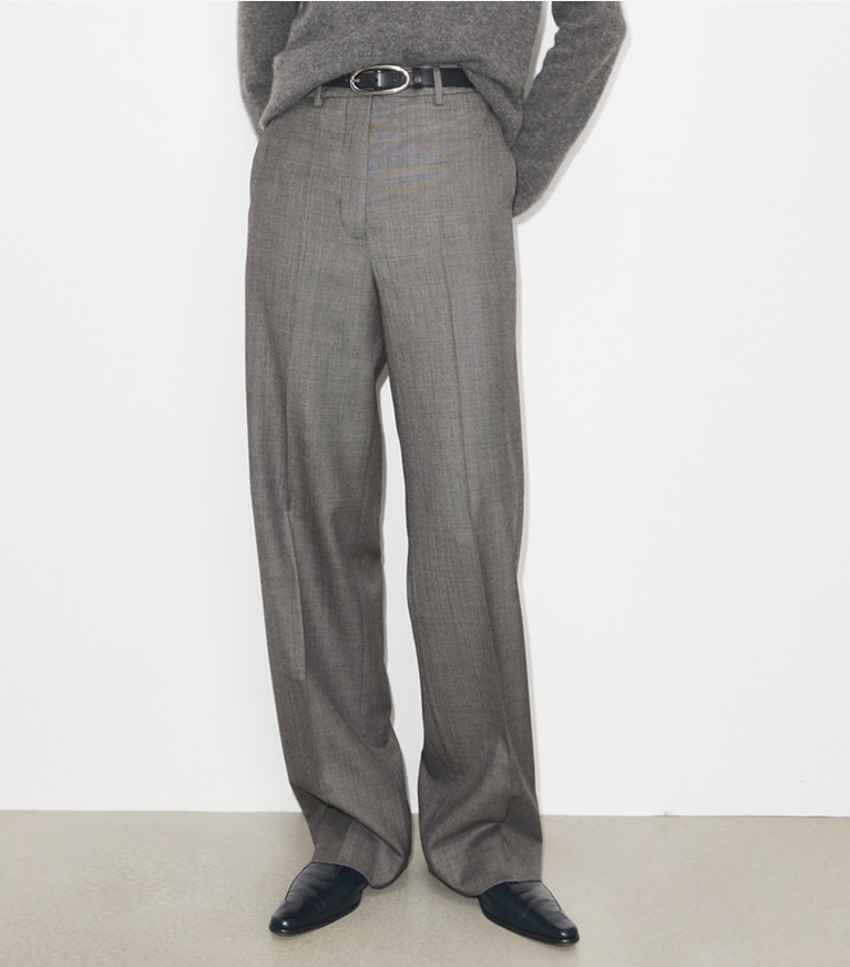 Tory Burch designer bas Pantalon en laine in Black / Gray on model detail