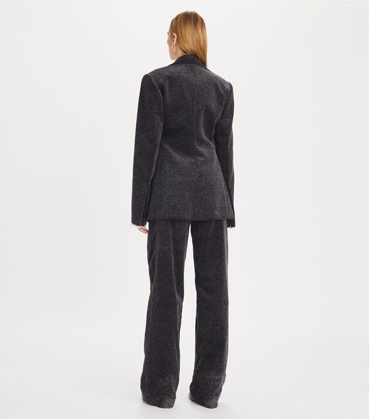 Tory Burch designer bas Pantalon en velours côtelé à jambe large dans Flecked Charcoal sur modèle, de dos