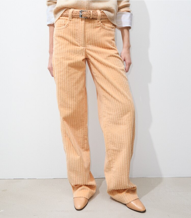 Tory Burch designer bas Pantalon en velours côtelé Buddy dans Apricot détail sur modèle