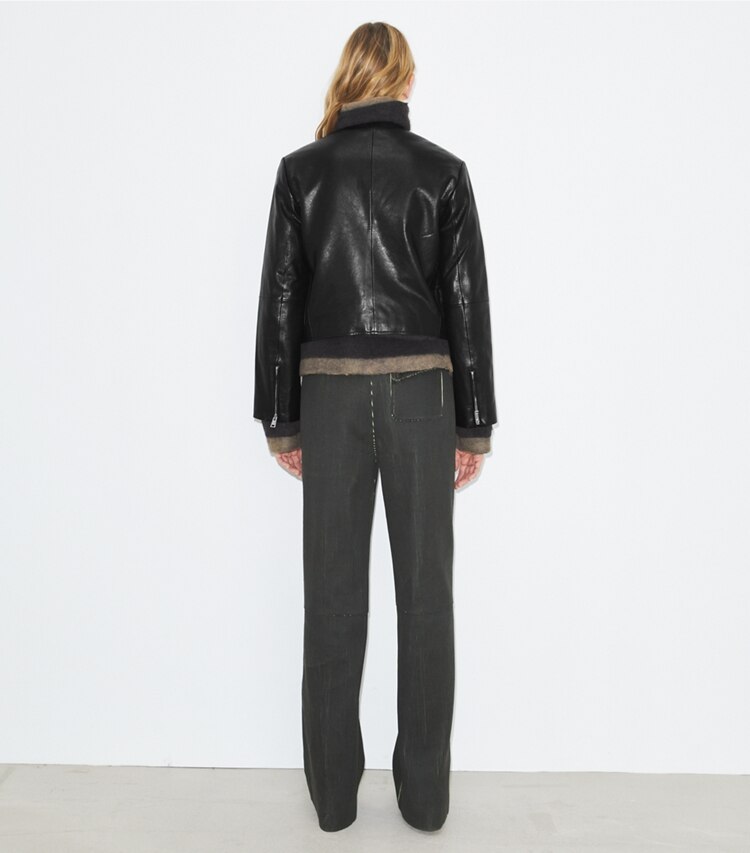 Tory Burch designer bas Pantalon en velours côtelé in Dark Brown / Bright Green on model back