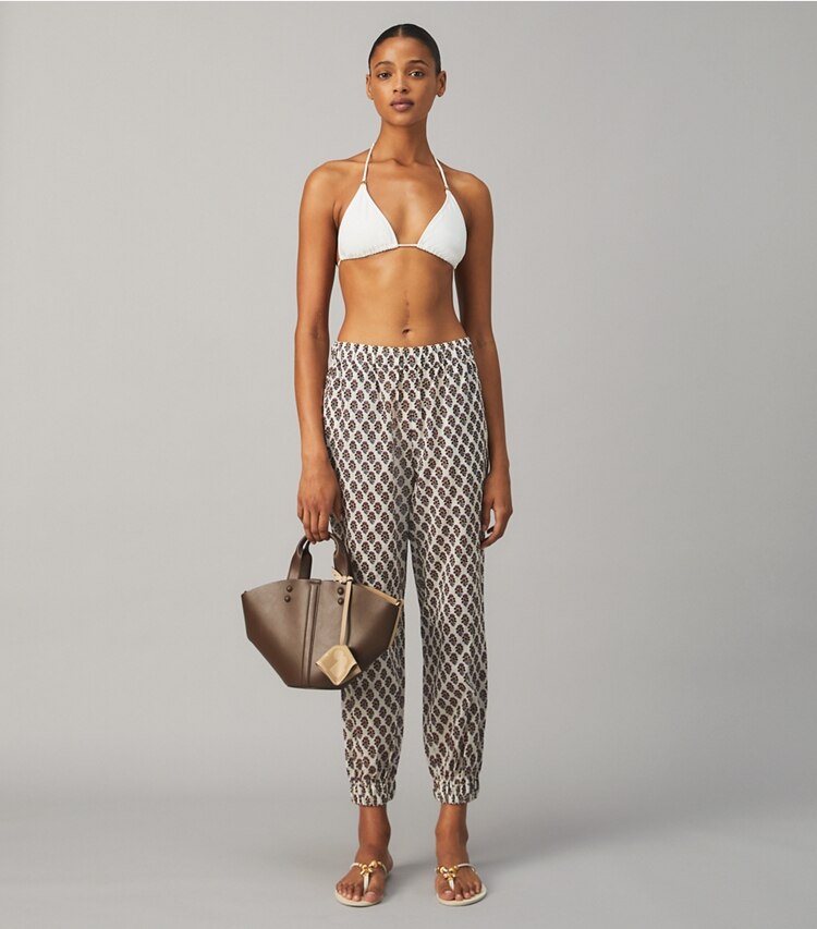 Tory Burch designer copricostume Pantalone da mare stampato in PURPLE BLOCK-PRINT THISTLE parte anteriore su modella