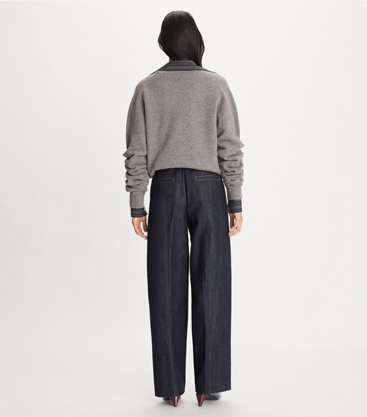 Tory Burch designer pantaloni Pantalone denim con orlo a vivo in Deep Dark Wash on model back