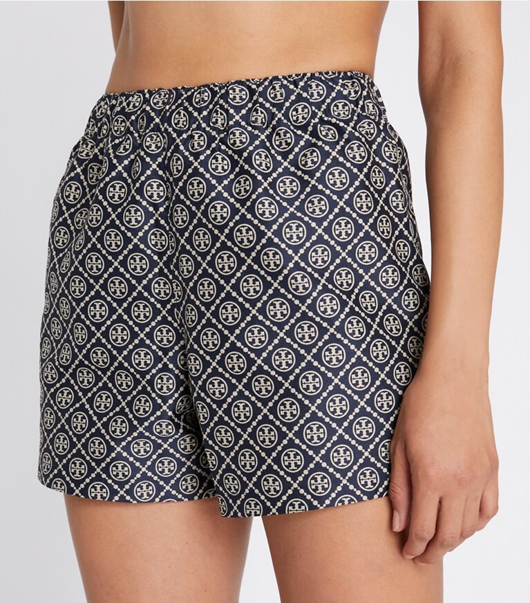 Tory Sport diseñador prendas inferiores Pantalones cortos de jacquard con monograma de T en TORY NAVY T MONOGRAM en el modelo (detalle)