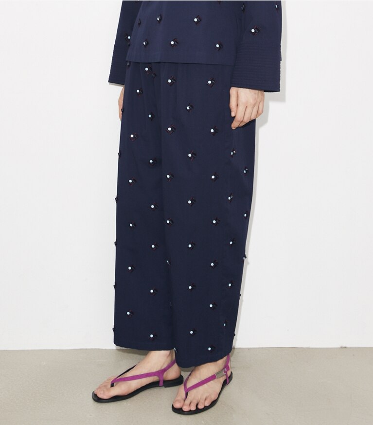 Tory Burch diseñador ropa de playa Pantalones de algodón con adornos en Medium Navy detalle en modelo