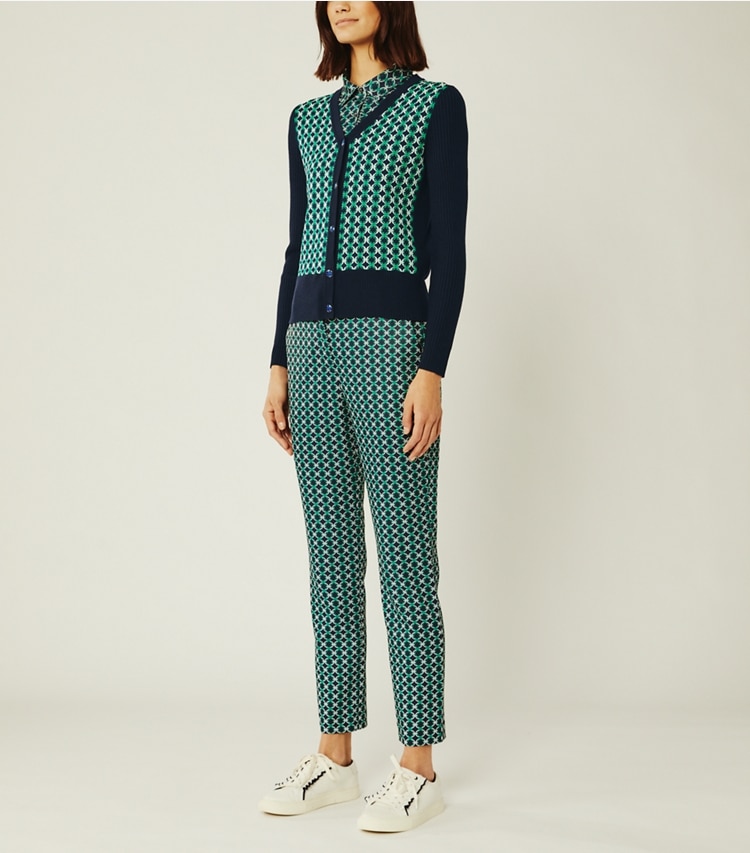 Tory Sport diseñador prendas inferiores Pantalones de golf de sarga Tech estampados en Tory Navy Locking Rings Small frente en modelo