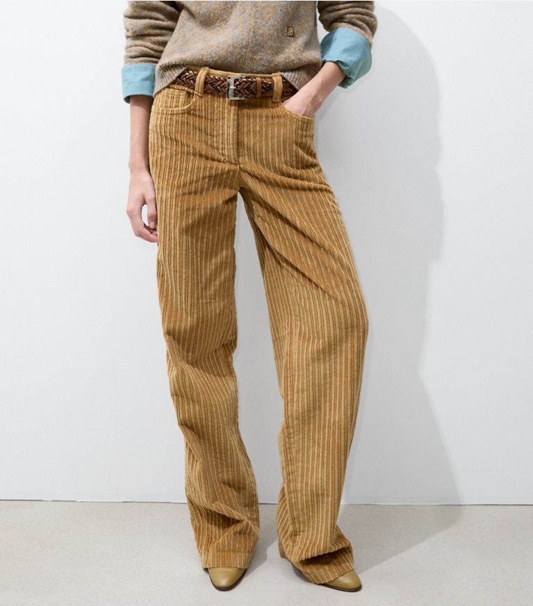 Tory Burch diseñador prendas de abajo Pantalones de pana Buddy en Grain detalle en modelo
