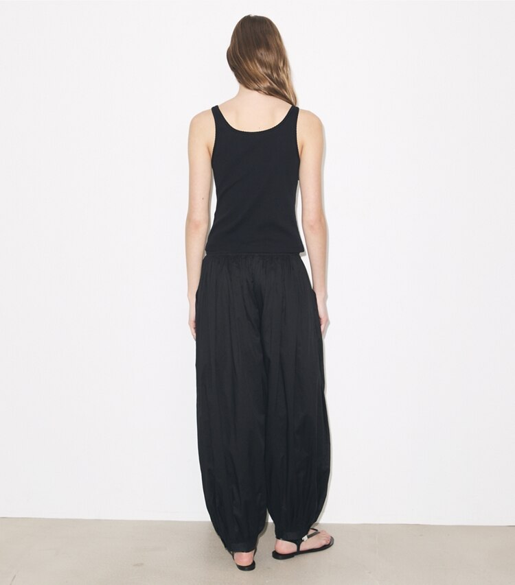 Tory Burch diseñador prendas inferiores Pantalones globo en BLACK parte posterior en modelo