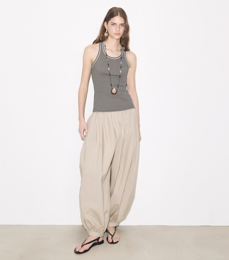 Tory Burch diseñador prendas inferiores Pantalones globo en Gray frente en modelo
