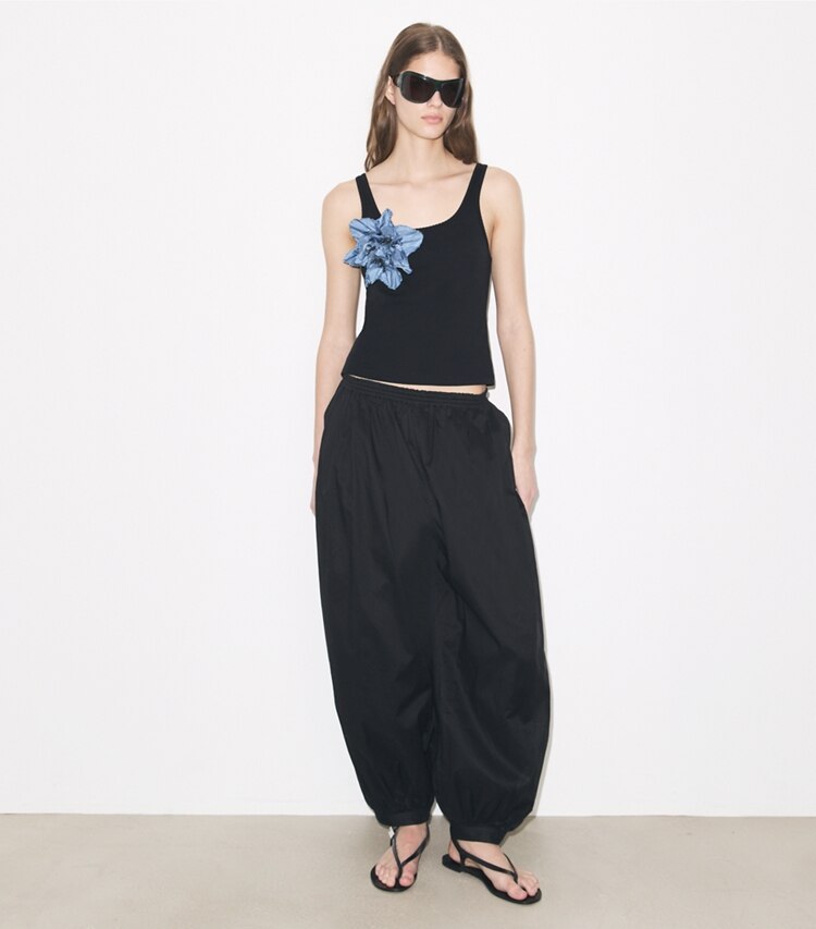 Tory Burch diseñador prendas inferiores Pantalones globo en BLACK frente en modelo