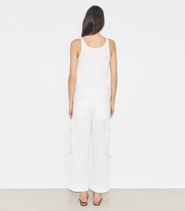 Tory Burch designer pantaloni Pantaloni cargo di cotone in Optic White on model back