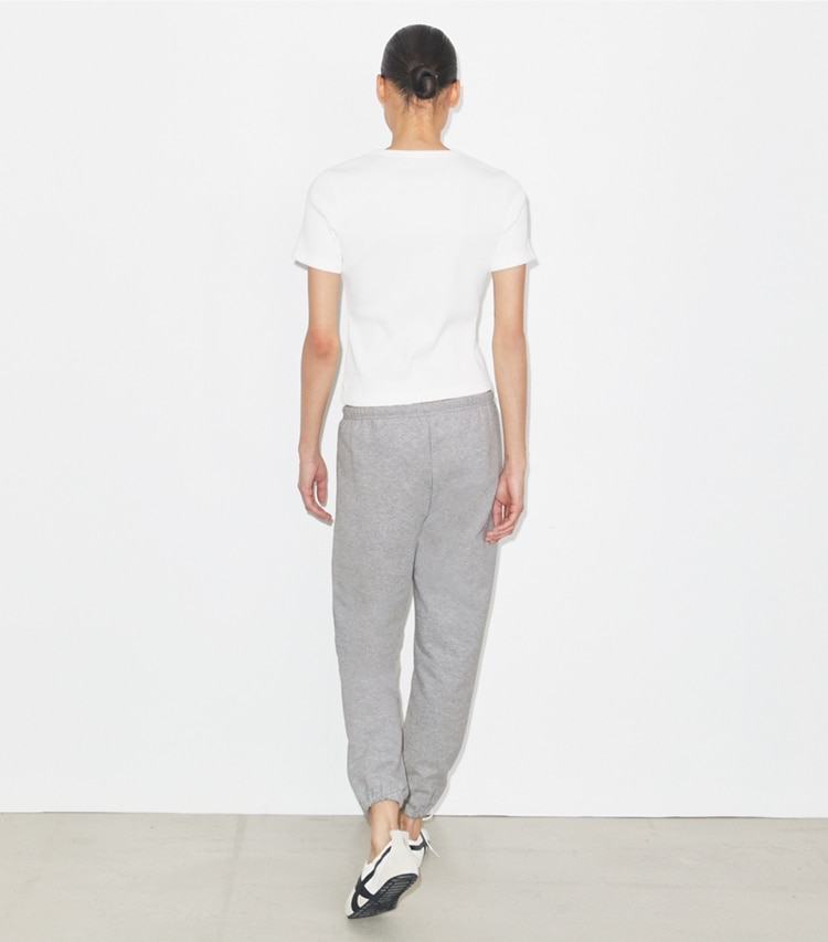 Tory Burch designer pantaloni Pantaloni da tuta in cotone ricamato in Medium Heather Gray on model back