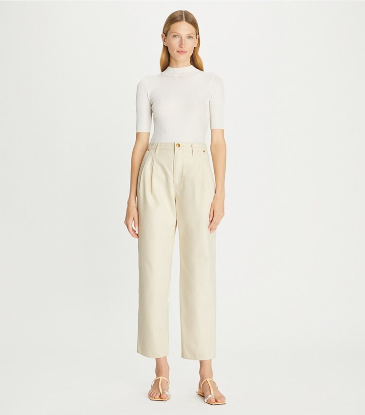 Tory Burch designer pantaloni Pantaloni in denim con pieghe in Natural parte anteriore su modella