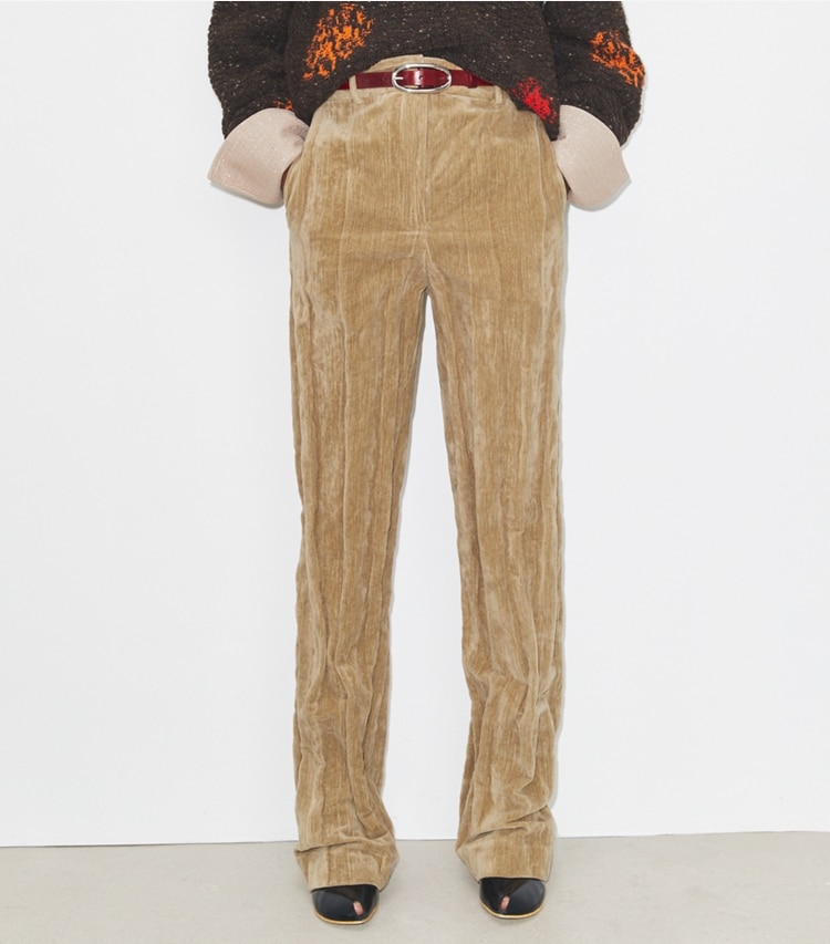 Tory Burch designer pantaloni Pantaloni in velluto di cotone in Golden Brown on model detail