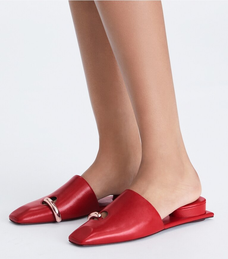 Tory Burch designer loafers Pantolette mit Piercing-Detail in TORY RED / SILVER angle