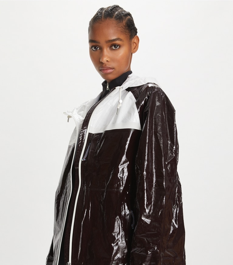 Tory Sport designer ジャケット コットン ジップ フード アノラック in Winetasting / Snow White front