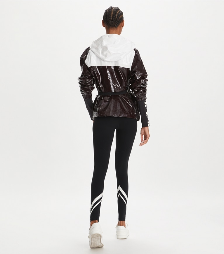 Tory Sport designer ジャケット コットン ジップ フード アノラック in Winetasting / Snow White front